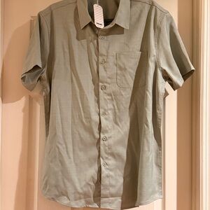 NWT Men’s short sleeved button down shirt size large
